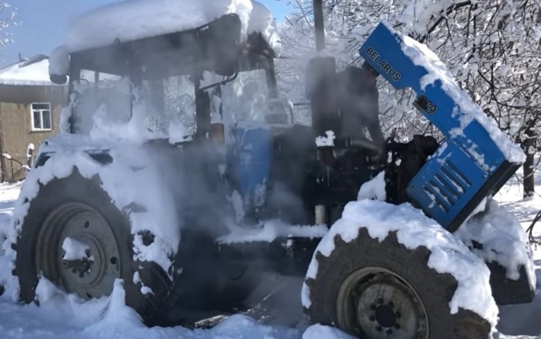 Тарикати показаха как да се запали двигателя на трактор при -25 градуса ВИДЕО