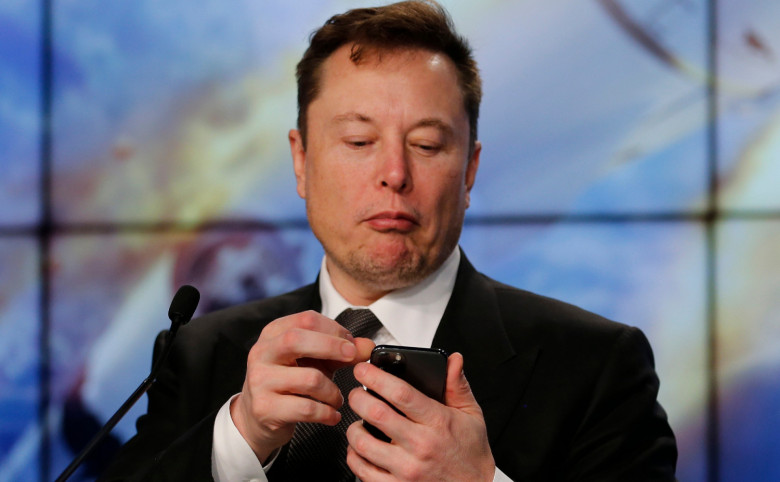 Критиците на Tesla си скубят косите от тази новина, а Илон Мъск ...