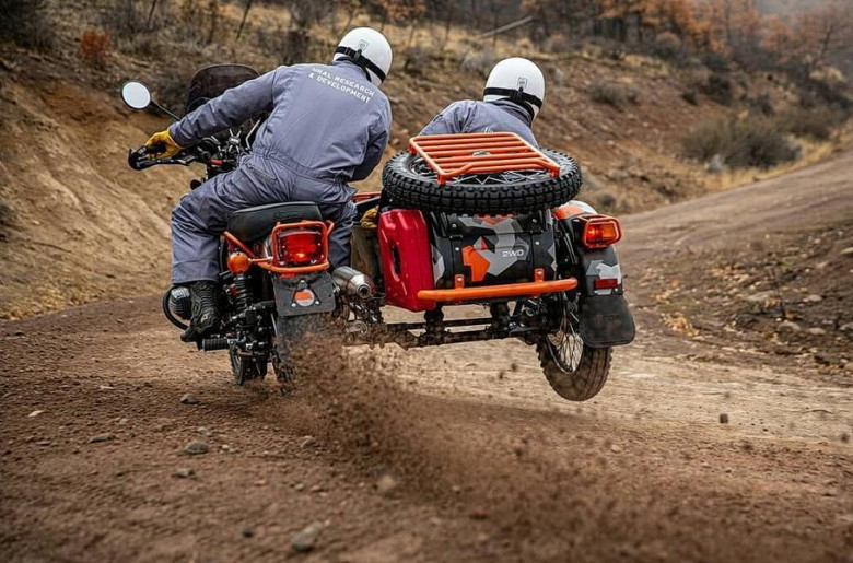 Новата специална версия на мотоциклет "Урал" изуми американците ВИДЕО