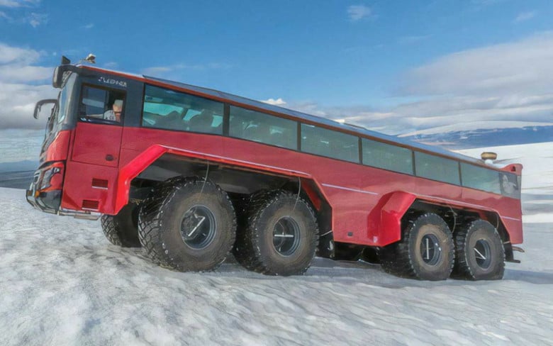 Осемкракият кон на Один - автобус за покоряване на ледници ВИДЕО