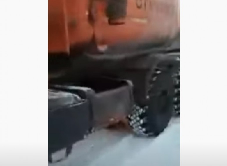 Съботна подборка от зрелищни ВИДЕА: Няма да повярвате как размръзват камионите в Якутия