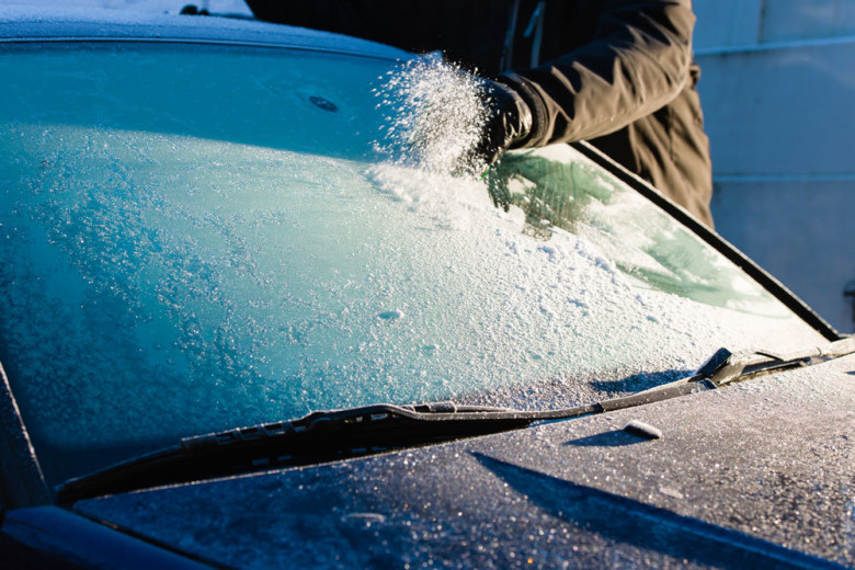 Ето по какъв начин да предпазим стъклата на автомобила в студеното време
