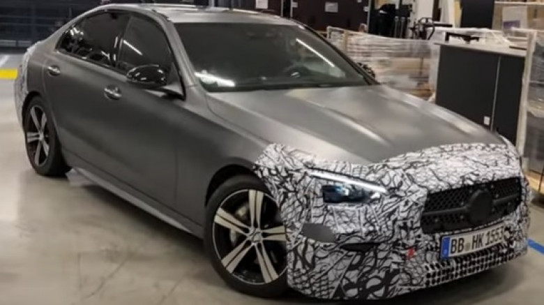 Разсекретиха салона на новия Mercedes-Benz C-класа ВИДЕО