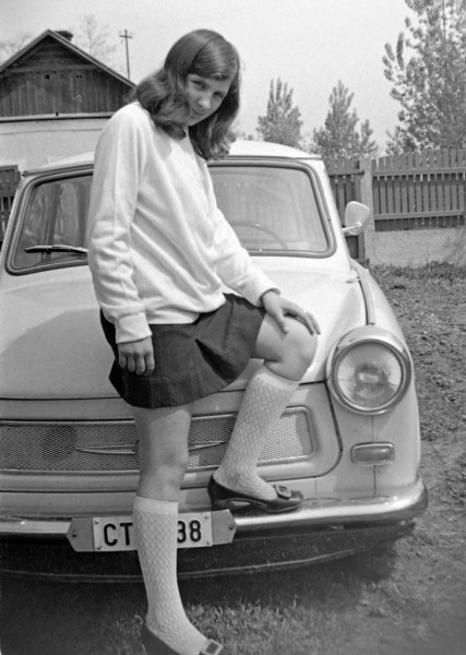 Култова кола: Защо жителите на ГДР гордо позираха със своите Трабанти СНИМКИ