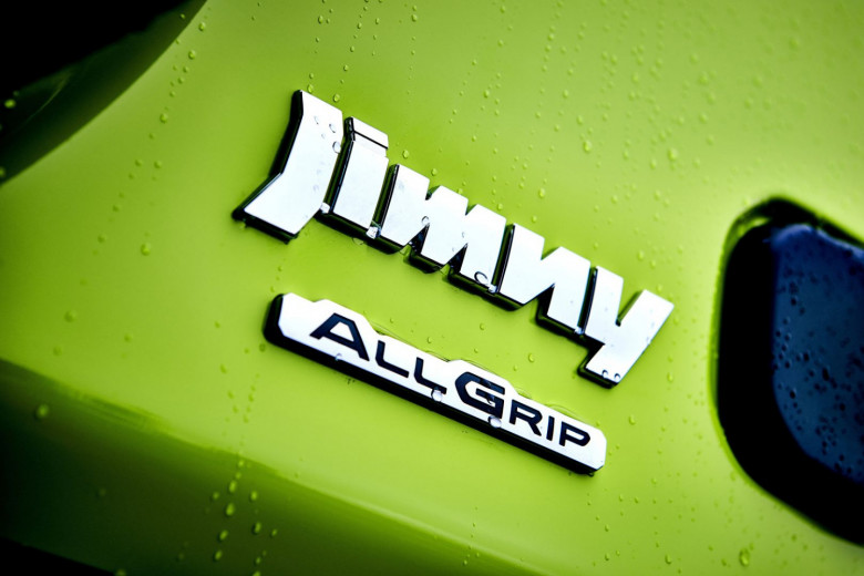 Фотошпиони заснеха на пътя новия удължен Suzuki Jimny СНИМКИ