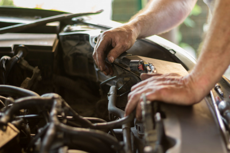 Как да разпознаем проблемен или ремонтиран двигател, преди да купим кола
