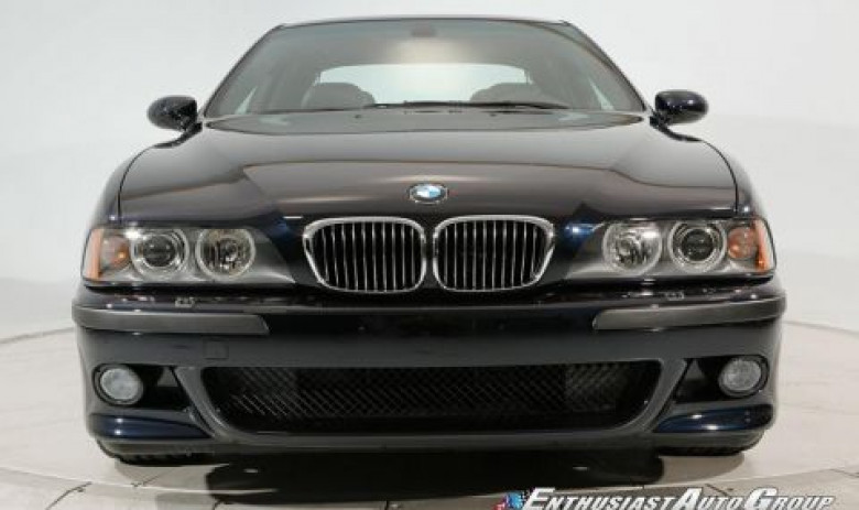 Защо старо BMW М5 от 2003 година бе продадено за космическите 200 000 долара? СНИМКИ