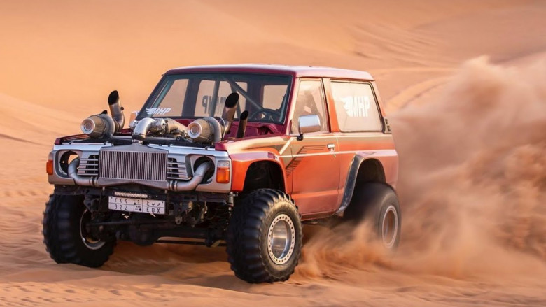 Драг състезания по арабски: Възможно най-бесните коли на света ВИДЕО