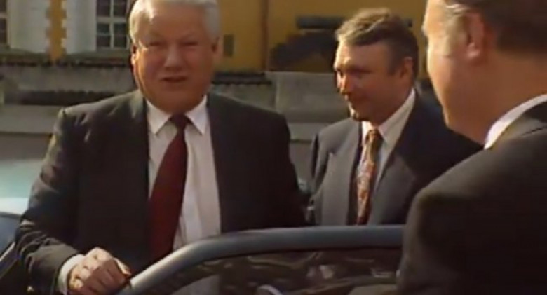 Историческо ВИДЕО: Борис Елцин тества ВАЗ-2110