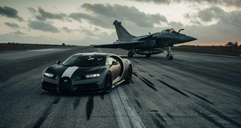 Вижте грандиозната битка между Bugatti Chiron Sport и изтребител ВИДЕО