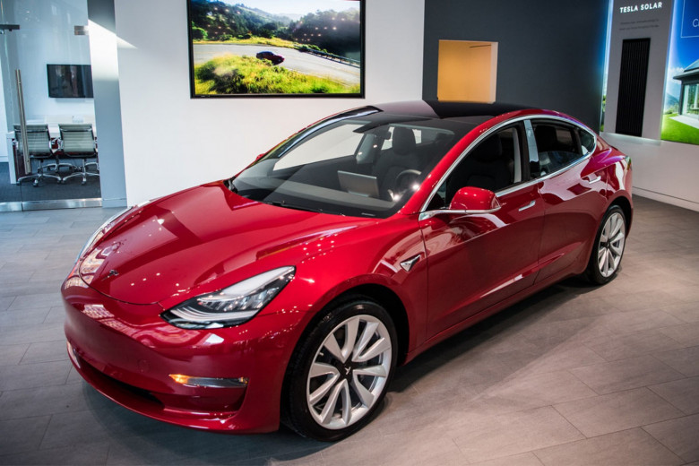 Само тази автомобилна легенда успя да изпревари Tesla Model 3 по продажби в Европа