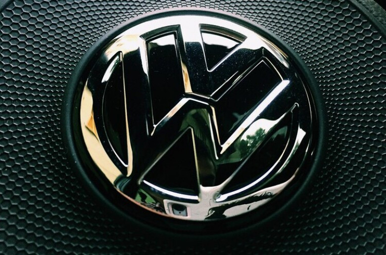 Това ВИДЕО ще струва милиарди на Volkswagen, компанията губи най-важния си пазар