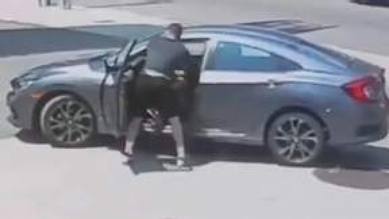 Съботна подборка от зрелищни ВИДЕА: Боец от ММА спипа крадец в колата си
