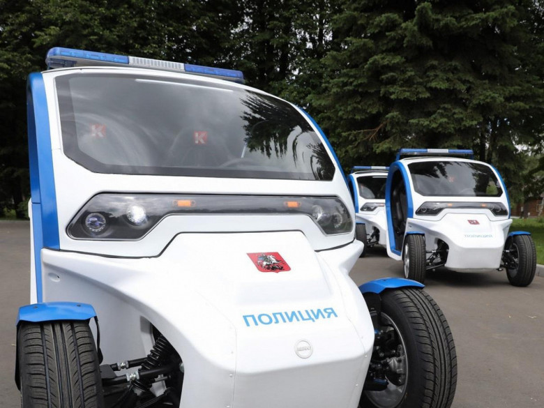 Полицията получи електромобили, развиващи максимална скорост от 30 км/ч