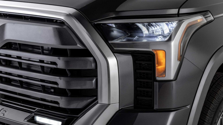 Новата Toyota Tundra: Брутален дизайн и изключително издръжливо шаси СНИМКИ