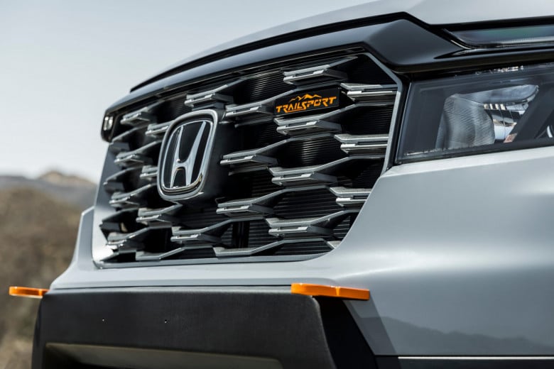 Honda официално представи брутален кросоувър с мощен двигател ВИДЕО