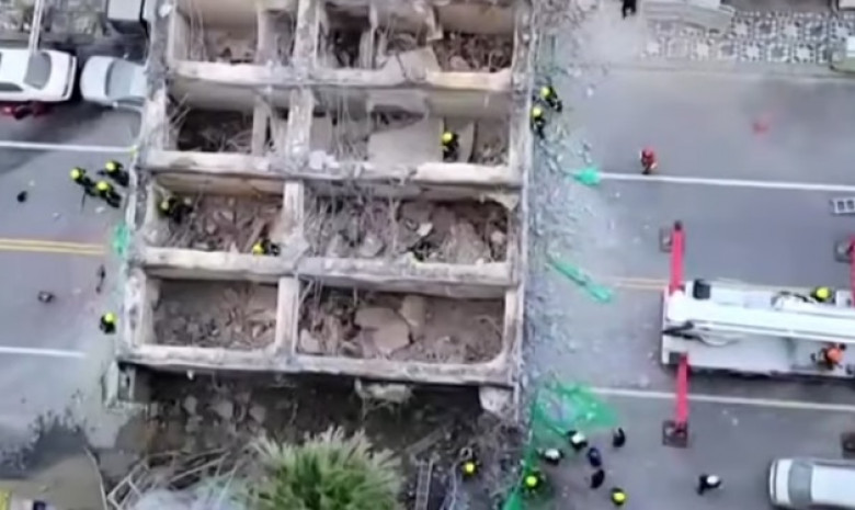 Съботна подборка от зрелищни ВИДЕА: 6-етажна сграда рухна върху оживен път с коли