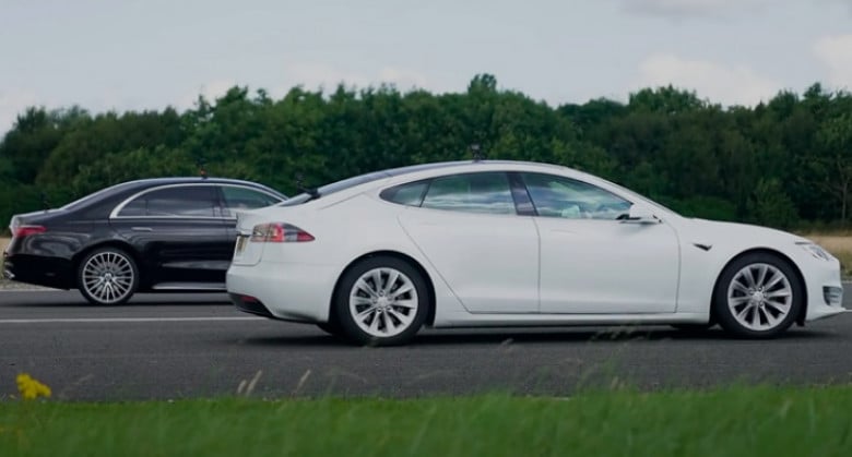 Сравниха Tesla Model S и Mercedes-Benz S-Class в яростна драг битка ВИДЕО