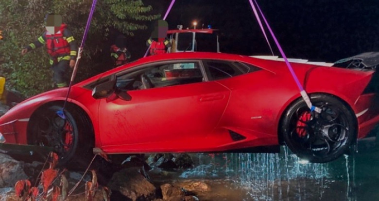 Шофьор потопи в езеро Lamborghini за 300 000 евро СНИМКИ