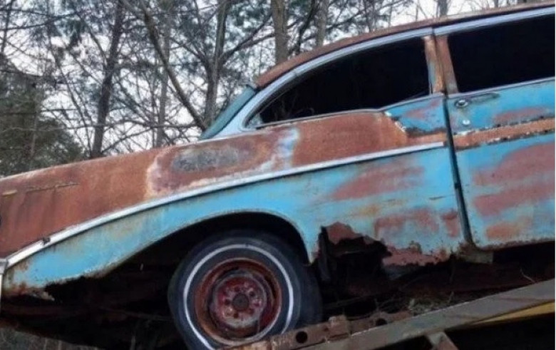 Намериха изчезнал автовоз с коли, престоял 60 години с ключ в ключалката СНИМКИ