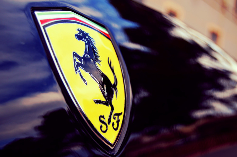 Продават най-ръждясалото Ferrari в света ВИДЕО