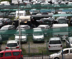 Страна съседка на България вдига бонусите за бракувани коли, за да насърчи подмяната на автопарка си
