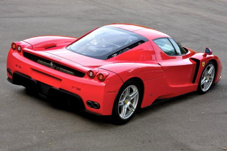 Скъпа катастрофа: Разбиха култова суперкола Ferrari за 3 млн. долара СНИМКИ