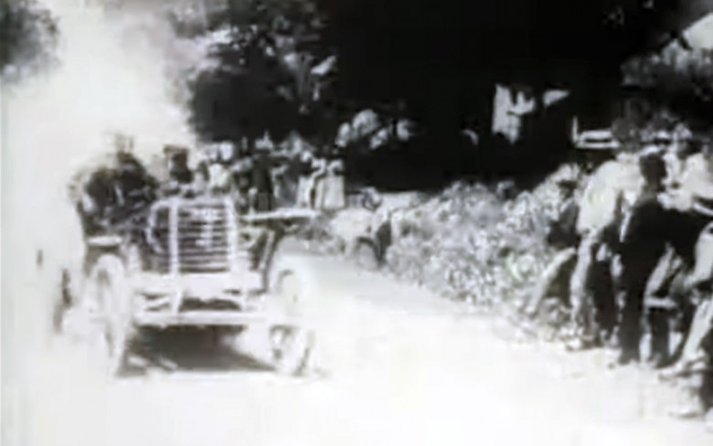 Ретро ВИДЕО показа какво са били автомобилните състезания преди 120 години