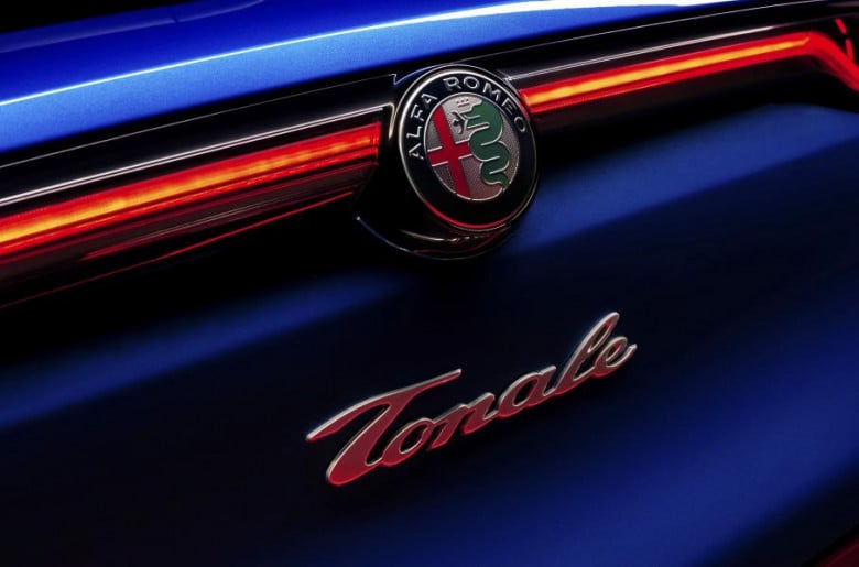 Alfa Romeo представи компактния и много стилен кросоувър Tonale СНИМКИ