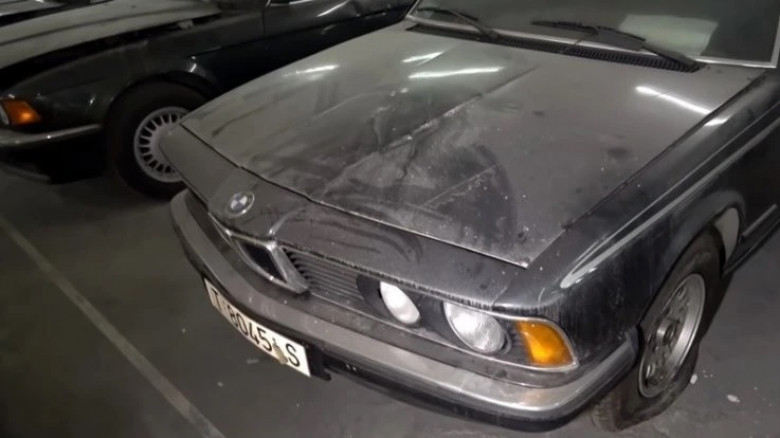 Откриха изоставен автосалон на BMW с много редки коли ВИДЕО