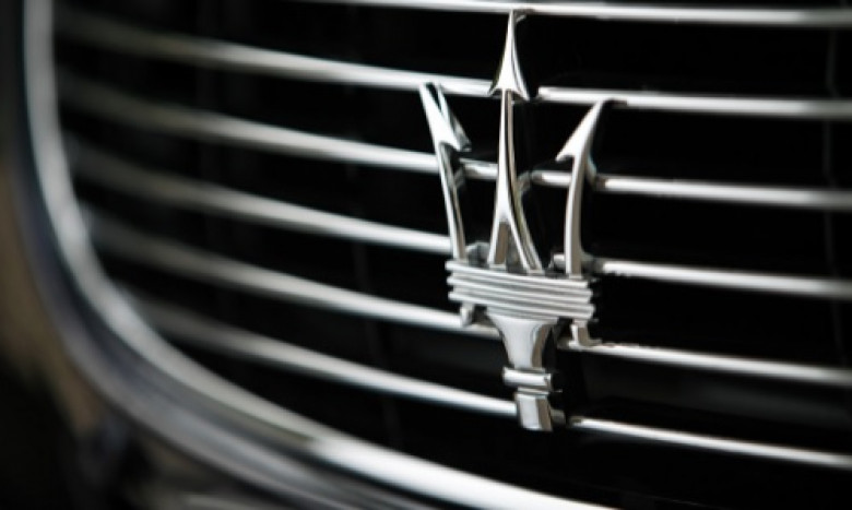 Фотошпиони показаха новия кросоувър на Maserati без никакъв камуфлаж СНИМКИ