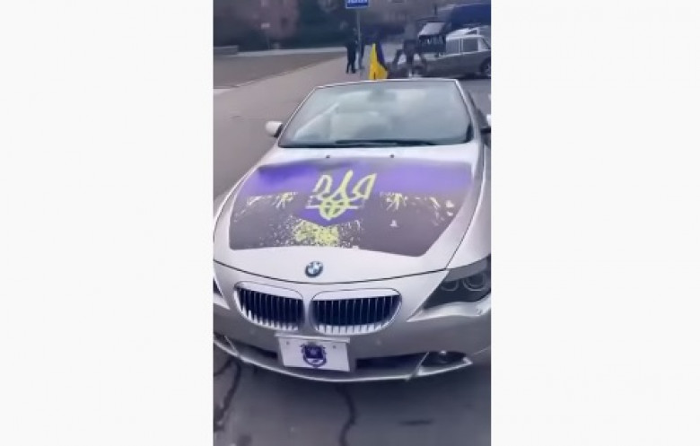 Украинци превърнаха спортен автомобил BMW в бойна машина ВИДЕО