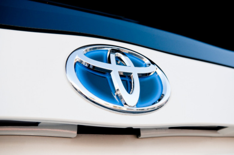 Впечатляващо: Ето как изглежда Toyota Prius с пробег от 900 000 км ВИДЕО