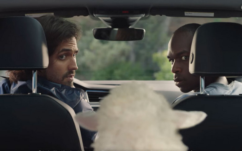 Всички говорят за тази реклама на VW с двама млади мъже и овца ВИДЕО
