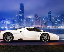Продава се единственото и уникално бяло Ferrari Enzo в света СНИМКИ