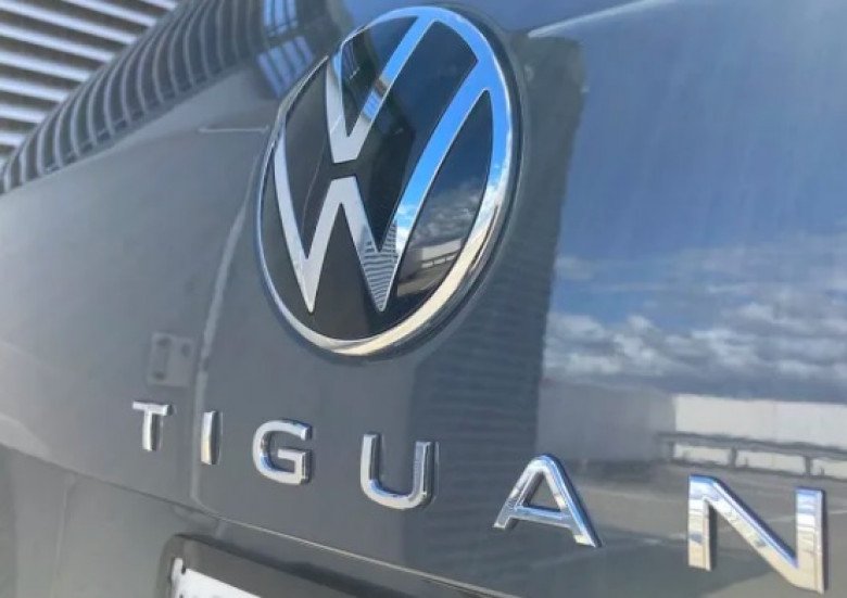 Първи шпионски СНИМКИ на очаквания нов Volkswagen Tiguan СНИМКИ