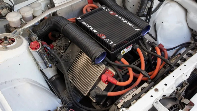 Струва ли си да сменим двигателя на колата с електрически?