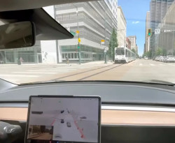 Автопилот на Tesla Model 3 за малко не се заби в трамвай и не сгази пешеходци ВИДЕО
