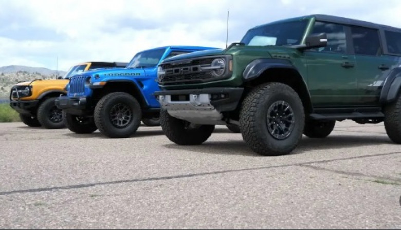 Сравниха всъдеходите Ford Bronco и Jeep Wrangler в яростна драг битка ВИДЕО