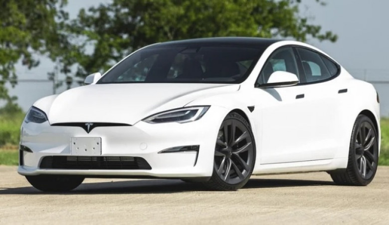 От първо лице: Вижте как Tesla ускорява до 350 км/ч за първи път ВИДЕО