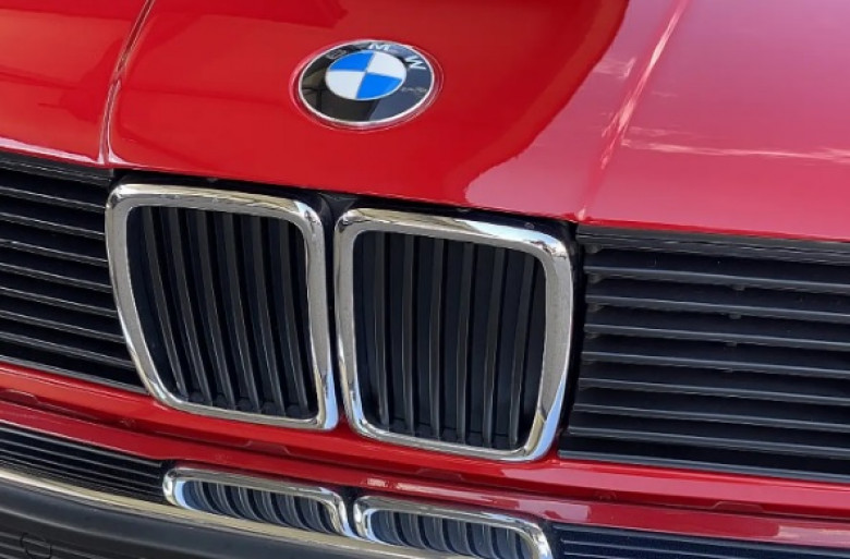 Капсула на времето: Продава се уникално BMW от 1985 г. без пробег СНИМКИ