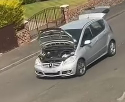 Съботна подборка от зрелищни ВИДЕА: Ядосана съпруга тръгна с отворени капак и багажник на колата