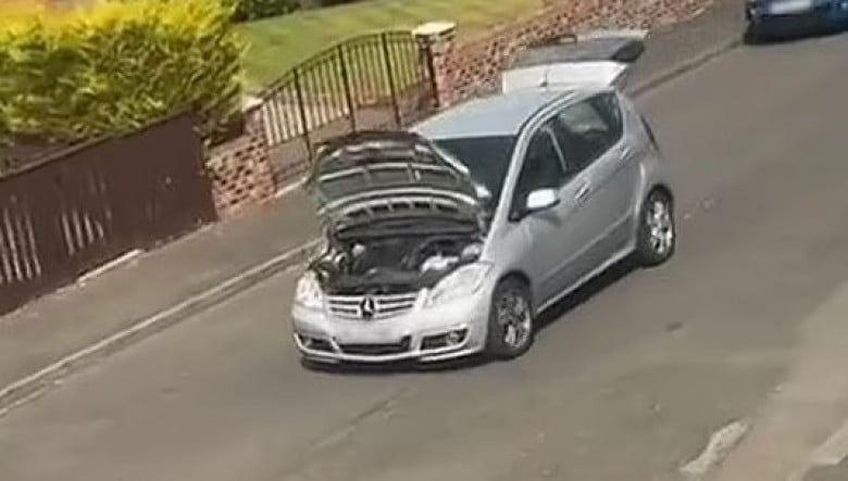 Съботна подборка от зрелищни ВИДЕА: Ядосана съпруга тръгна с отворени капак и багажник на колата