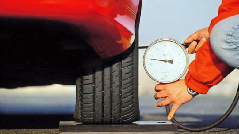 Кога налягането в гумите на колата трябва да се увеличи или намали