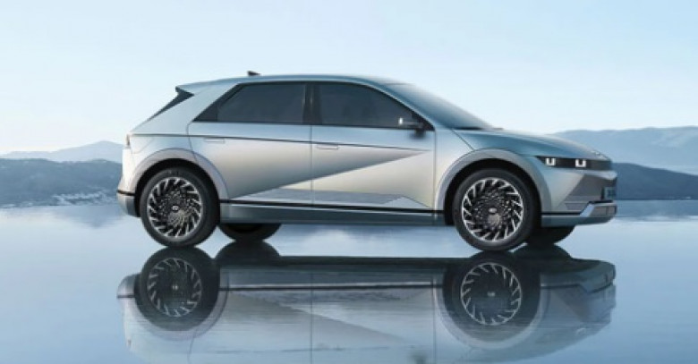 Експертите от Car and Driver избраха най-добрия електромобил за 2022 г. ВИДЕО
