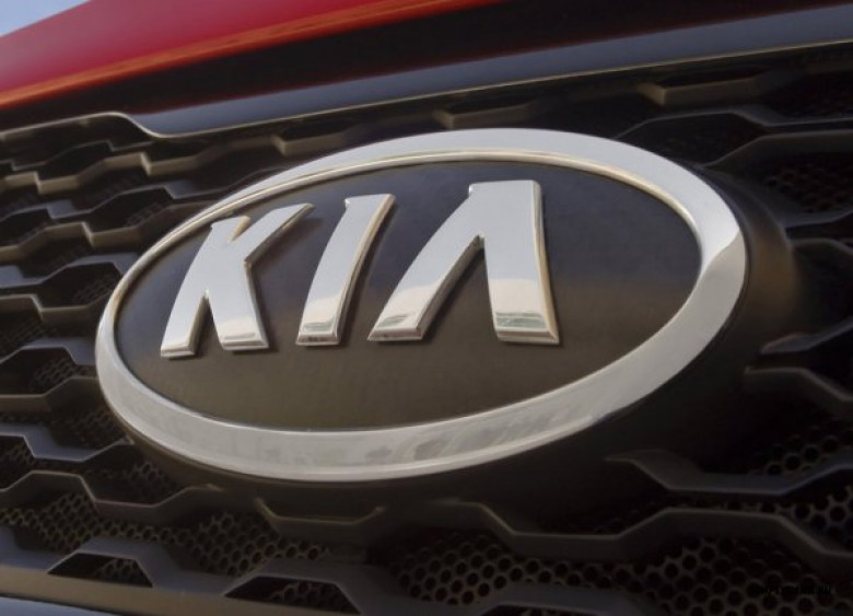 Първи СНИМКИ на най-новия електрически кросоувър на Kia