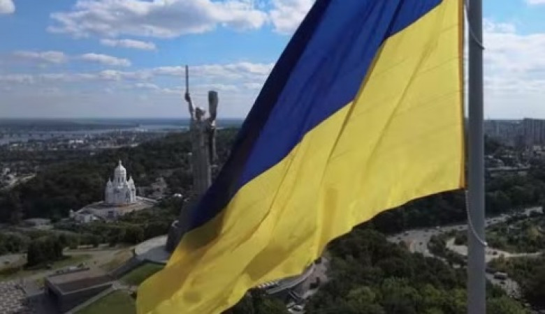 Запечатаха на СНИМКИ най-патриотичния "мускулест" автомобил в Украйна