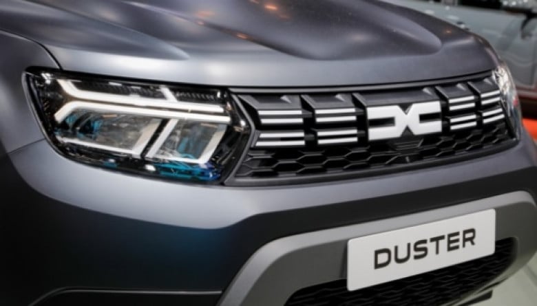 Мощен турбодвигател и богато оборудване: Представиха най-скъпия Dacia Duster СНИМКИ