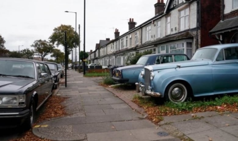 Откриха улица в беден район, пълна с луксозни Rolls-Royce и Bentley СНИМКИ