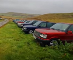 Откриха тайно място със стотици изоставени Range Rover ВИДЕО